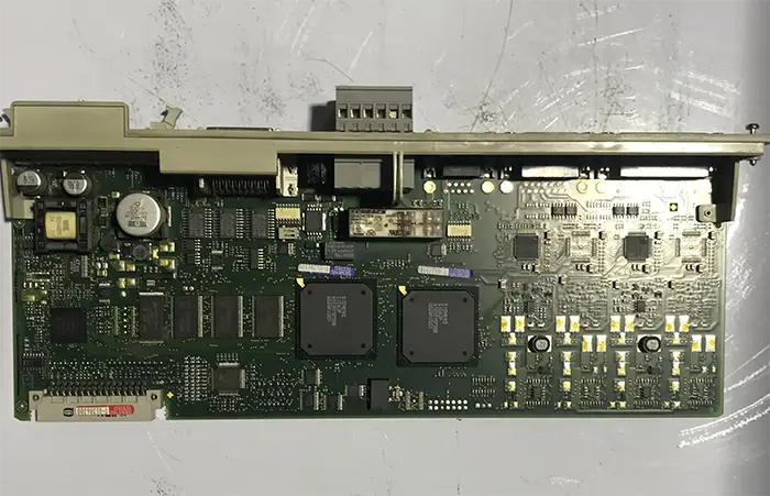 سروو درایو زیمنس 6SN1118-0DJ23-0AA1 کارکرده